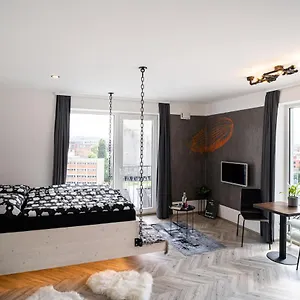 Apartmán Zeppelin Studio With An Industrial View -